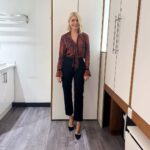 Holly Willoughby Instagram - Morning Tuesday… see you on @thismorning 10am with @josiegibson85 Such a treat today welcoming @lorrainekellysmith back to our sofa and we celebrate a very special birthday with someone very important to our show. 🥳#hwstyle💁🏼‍♀️✨ trousers by @josephfashion shirt by @reiss ❤️
