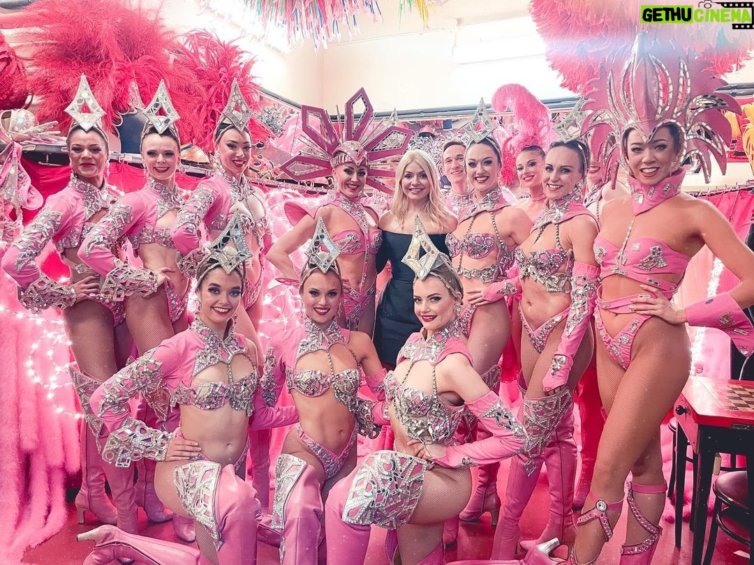 Holly Willoughby Instagram - Ooh La La @moulinrougeofficiel ✨
