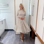 Holly Willoughby Instagram - Morning… first day of Christmas here on @thismorning today… big Christmas decorations reveal!!!! See you at 10am… 🎄 #hwstyle💁🏼‍♀️✨ Jumper @massimodutti Skirt @phaseeight Sparkle is ON!!! ✨