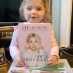 Holly Willoughby Instagram - My beautiful niece Mabel has something very important to tell you… Who has written a book Mabel? #heartmealts 💗… #Relections makes the perfect stocking filler 🎅🏻✨will put a link on my stories 📕 🌙