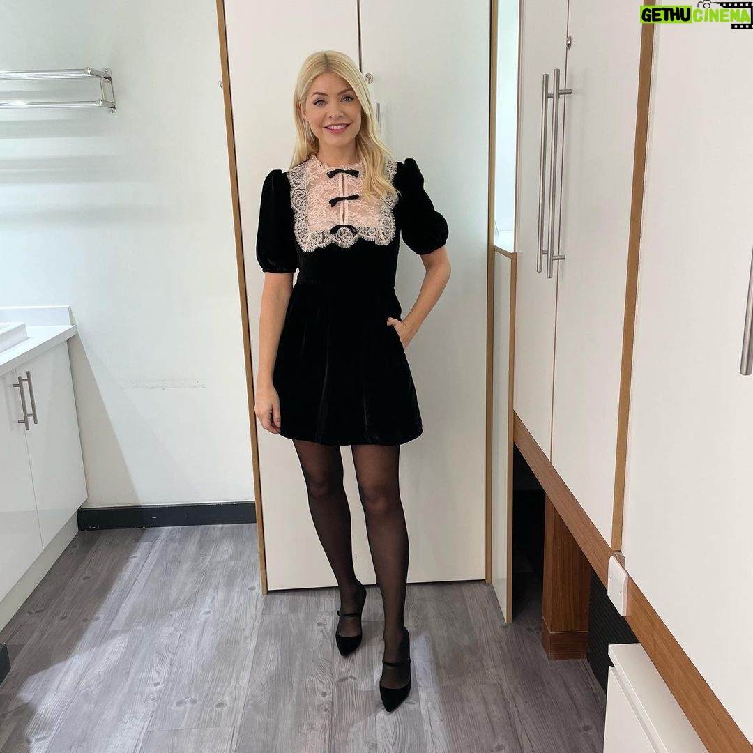 Holly Willoughby Instagram - Good morning… @thismorning is not on your screens today but we are filming some festive fun for a later show! #hwstyle💁🏼♀️✨ dress @saloniofficial rented from @hurr 🎩