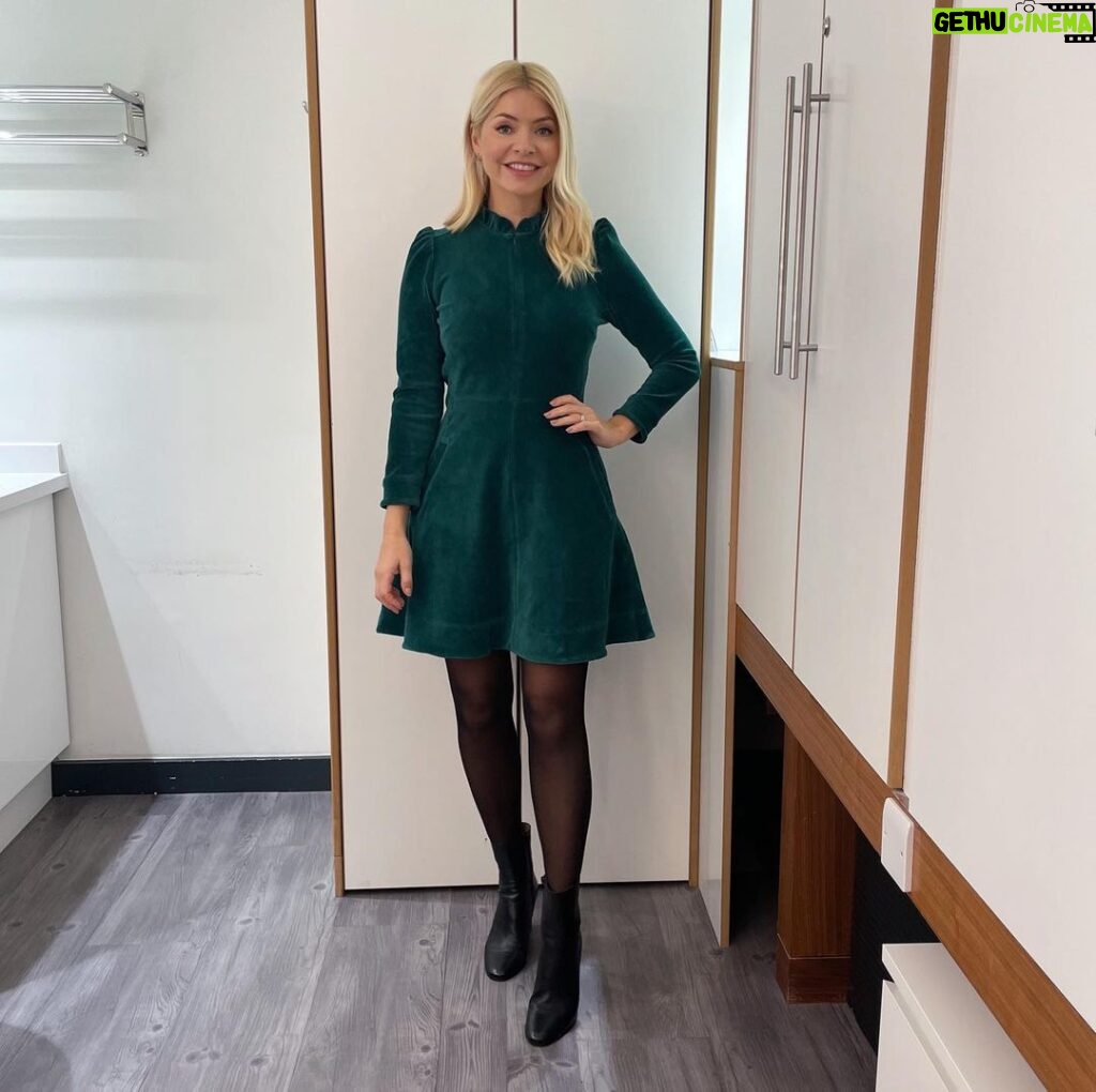 Holly Willoughby Instagram - Morning Monday… joined by my beautiful friend @emmaleebunton today talking about her Christmas tour… nobody does it better than her 🤶🏻… see you on @thismorning at 10am. #hwstyle💁🏼‍♀️✨ dress by @me_andem 🧚🏻