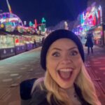 Holly Willoughby Instagram - @hydeparkwinterwonderland … Pure Christmas joy… thank you for having me… ♥️🎅🏻🎄