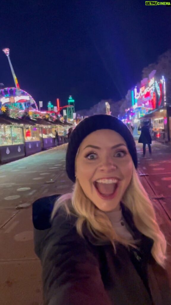 Holly Willoughby Instagram - @hydeparkwinterwonderland … Pure Christmas joy… thank you for having me… ♥️🎅🏻🎄