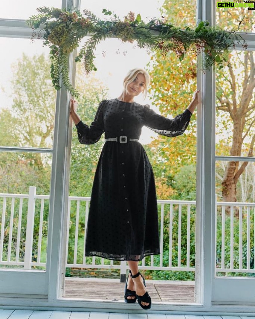 Holly Willoughby Instagram - You just can’t go wrong with a black dress for a classic evening look – and this one, with its elegant detailing, is one of my favourite pieces from my November edit. To finish the look, I’ve simply added a waist belt and heels 🖤 #MyMarks #ad #tistheseason #partytime Dress – T427974 Belt – T011021B Shoes – T027821A