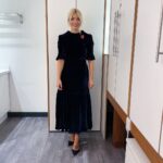 Holly Willoughby Instagram - Morning Thursday!!!!! See you on @thismorning at 10am… today @jamesmartinchef is back with cheese and butter a plenty!!!!! Also @lisa_snowdon is showing us how to wear velvet so I thought I’d join in… #hwstyle💁🏼‍♀️✨ dress by @beulahlondon 💙