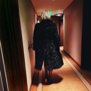 Holly Willoughby Instagram - Paris J’adore 🖤 @garnieruk #ad Coat- vintage @alexandermcqueen @sign_ofthetimes Dress @silviaastore_studio rented from @hurr Heels @aquazzura
