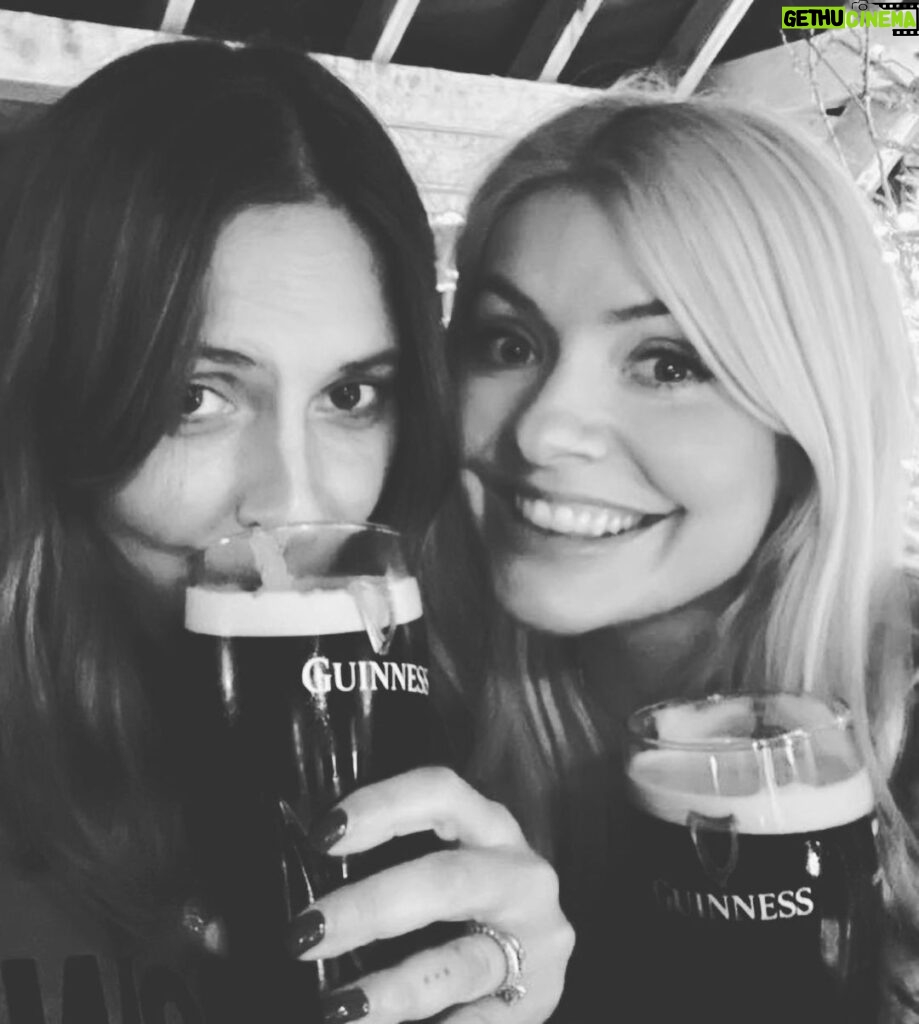 Holly Willoughby Instagram - Filled my belly and heart yesterday at @clodagh_mckenna beautiful home and brand new shop @clodaghstore …Guinness never tasted so good than with you 3 beauties @shishib @imeldaofficial @clodagh_mckenna ☘️