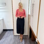 Holly Willoughby Instagram - Morning Wednesday… see you on the sofa with @benshephardofficial at 10am @thismorning We are joined by Martin Johnson and @lawrence_dallaglio today talking about their new show Grand Slammers 🏉 #hwstyle💁🏼‍♀️✨ top and skirt @nobodyschild 🥰