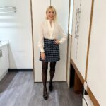 Holly Willoughby Instagram - Morning Monday… Today the lovely @benshephardofficial is with me. See you on @thismorning at 10am with @derrenbrown @chefphilvickery Felicity Kendal and we meet Zach to talk about how he’s protecting people with epilepsy online. #hwstyle💁🏼‍♀️✨ Shirt @andotherstories Skirt @sandroparis Shoes @lkbennettlondon 💗
