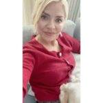 Holly Willoughby Instagram - Happy Saturday… one for the diary… Join me for a Skincare expert exclusive! This is your opportunity this Tuesday 26th at 6.30pm GMT to ask facialist, skincare authority and all-round beauty genius and @beautypie founder Marcia Kilgore anything skincare related that would help you! So if you find the world of skincare overwhelming and want to know what really works? What is retinol and how to use it? Got acne and troubled skin and don’t know which way to turn? Marcia and I will be putting the beauty industry to rights LIVE. Send me your questions for @marcia.kilgore in the comments section below and see you there! Can’t wait!!! 🩷