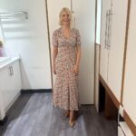 Holly Willoughby Instagram - Morning Tuesday… see you on the @thismorning sofa at 10am with @craigadoyle @clodagh_mckenna @lisa_snowdon and @fernemccann … #hwstyle💁🏼‍♀️✨ dress by @hobbslondon 💗