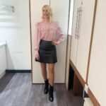 Holly Willoughby Instagram - Morning Monday… join me and @craigadoyle on the @thismorning sofa at 10am. @alanmeasles talks about his tour and what identity means today. Can’t wait to see you! #hwstyle💁🏼‍♀️✨ Top by @andotherstories Skirt by @massimodutti 💗