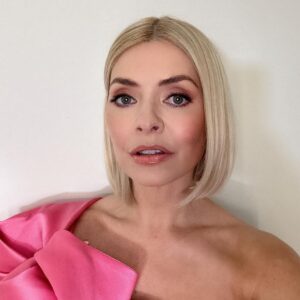 Holly Willoughby Instagram - 🎀