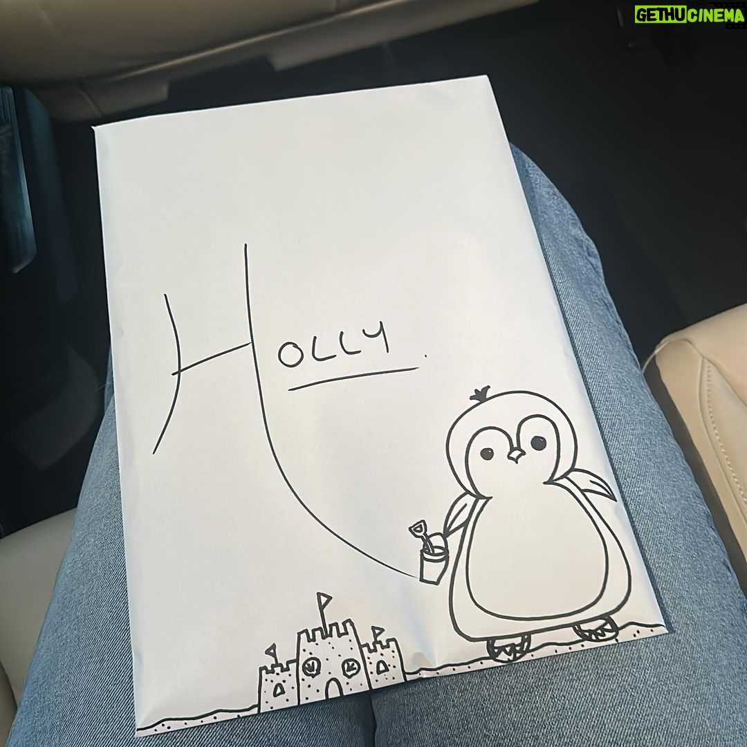 Holly Willoughby Instagram - Todays script… cute! #thismorning @thismorning 🐧 💛