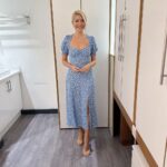Holly Willoughby Instagram - Morning Wednesday!!!! Joined by the glorious @craigadoyle today… see you on the @thismorning sofa at 10am… #hwstyle💁🏼‍♀️✨ dress by @reformation 🩵