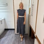 Holly Willoughby Instagram - And just like that… it’s back to school… can’t wait to see you!!! @thismorning 10am @itv #hwstyle💁🏼‍♀️✨ dress by @purecollection