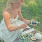 Holly Willoughby Instagram - WYLDE MOON is celebrating the arrival of summer this weekend with a ⭐20% off EVERYTHING sale!⭐ Bring the outside in with our beautiful WYLDE Boutique fragrances. Life literally couldn’t smell more delicious!🕯️🌸☀️🌙 Clink the link in bio for 20% off all perfume, candles, diffusers and wax melts until midnight on Sunday. #adandownbrand