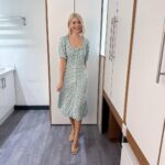 Holly Willoughby Instagram - And it’s Wednesday… see you at 10am on @thismorning Today we talk dating disasters, summer phobias with @thespeakmans and @mel_schilling1 is helping with your dating dilemmas. #hwstyle💁🏼‍♀️✨ dress by @laredoute_uk 🩵