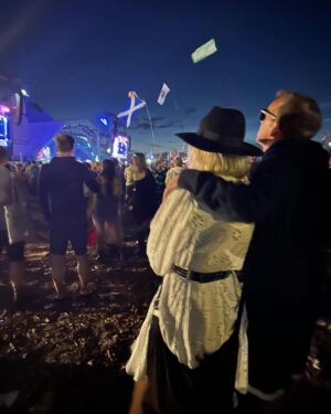 Holly Willoughby Instagram - Glasto 2023 🩵