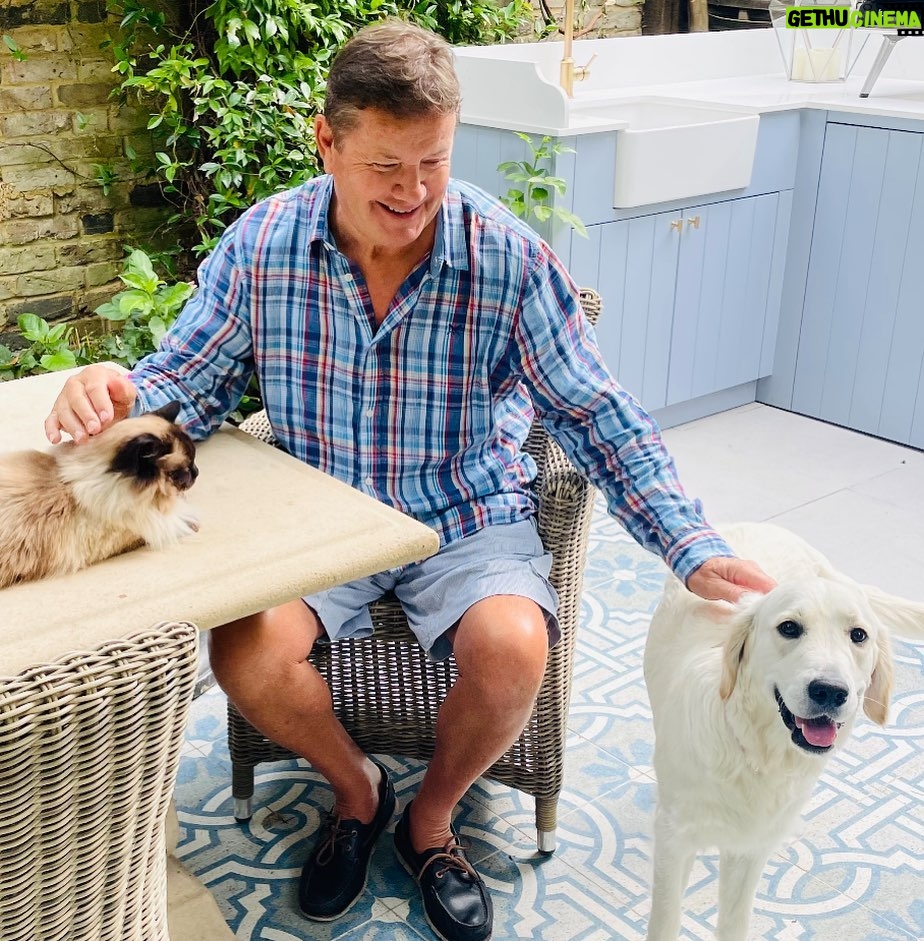 Holly Willoughby Instagram - Dad… We all love you so much… so lucky to have you… Happy Father’s Day ❤️