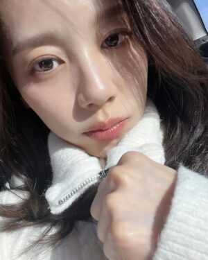 Hong Ji-hee Instagram - 겨울+아침촬영+감기🤧
내일 쉰다. 쉰다! 쉰다!!!!! 뭐 먹을까