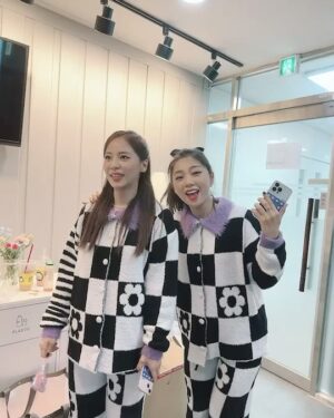 Hong Ji-hee Instagram - 내 짝꿍 유쥬유쥬💙
르세라핌 좋아하는 우린 늙세라핌^^🤍🖤💜