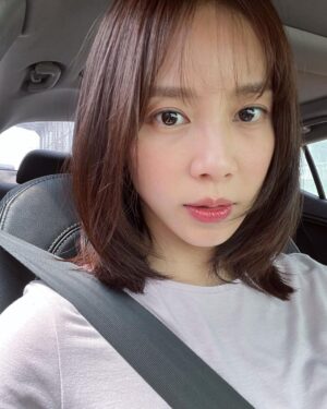 Hong Ji-hee Instagram - 모르겠어 나두 얼마만인지 💇🏻‍♀️
역시 금손 서희쌤✂️✨@tteo_hi