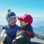 Hong Ji-hee Instagram - 산에서 거의 날라다니는 울 엄마ㅋ 오랜만에 무릎이 아프지 않은 산행이라 정말 감사했다(ง'̀-'́)ง 운동을 좀 꾸준히 잘 해보자!
