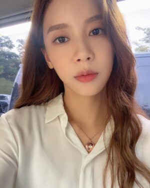 Hong Ji-hee Instagram - 세로사진 모음
마지막 사진 조금 무서움 주의

#빅마우스