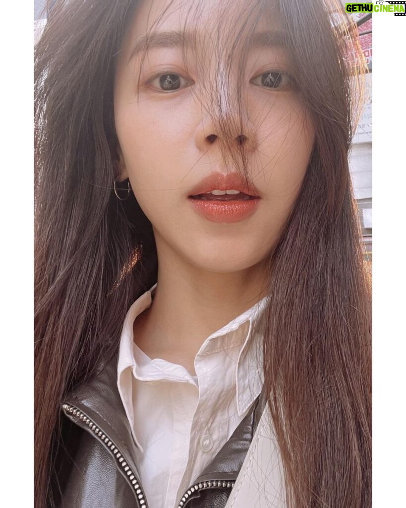 Hong Ji-hee Instagram - 요즘 sns 중독인 것 같아.. 시간이 많으니까 이러네^^ 관종력 상승 이대로 괜찮은가