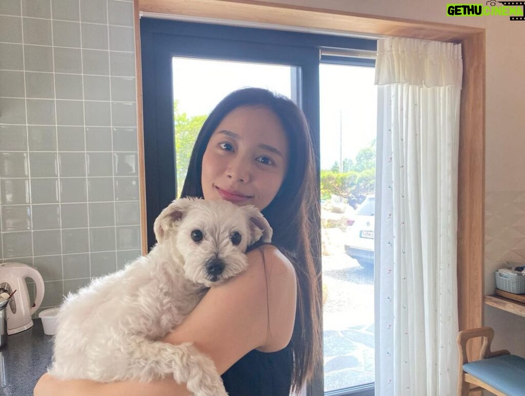 Hong Ji-hee Instagram - 밝고 따뜻한 엄마 집🌿