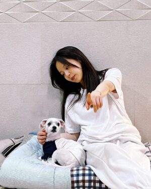 Hong Ji-hee Instagram - 세상에서 제일 사랑하는 코미 
열두번째 생일 축하해
아푸지마 우리강아지