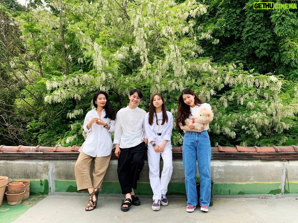 Hong Ji-hee Instagram - 또 남호오빠 덕분에 힘 얻고 가는 하루 오빠를 보면서 사랑하는 사람들은 이렇게 챙겨야 한다는 걸 배우는거 같아🤍 근데 우리 이제는 시켜먹으까? 고생 고만하고ㅠㅠ 김폼폼, 김탄탄! 엄마 아빠 말 잘듣고 임마 구염둥이들아 4시간 너무 부족했어 (나 때문에…) 또 모여 또 만나 제발