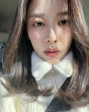 Hong Ji-hee Instagram - 겨울+아침촬영+감기🤧
내일 쉰다. 쉰다! 쉰다!!!!! 뭐 먹을까