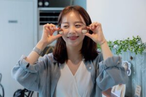 Hong Ji-hee Instagram - 넘치게 받은 사랑 잘 베풀면서 단단하고 다정하게 잘 살아야겠습니다
고마워요