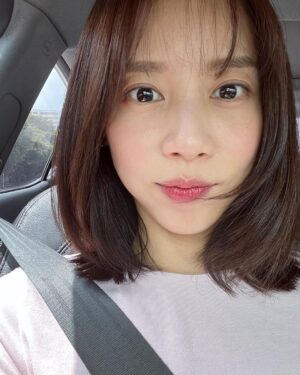 Hong Ji-hee Instagram - 모르겠어 나두 얼마만인지 💇🏻‍♀️
역시 금손 서희쌤✂️✨@tteo_hi