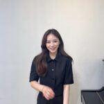 Hong Ji-hee Instagram - 식스더뮤지컬 세종 여민락 콘서트👑 @jennifer_luanari 지우언니가 빌려준 파랑 구두 신고💙 7월에 세종에서 또 만나요!