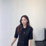 Hong Ji-hee Instagram - 식스더뮤지컬 세종 여민락 콘서트👑 @jennifer_luanari 지우언니가 빌려준 파랑 구두 신고💙 7월에 세종에서 또 만나요!