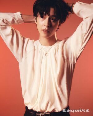 Hong Kyung Instagram - @esquire.korea