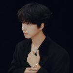 Hong Kyung Instagram – The first truly sustainable
collection meets pavé diamonds.
@prada #PradaFineJewerly #광고