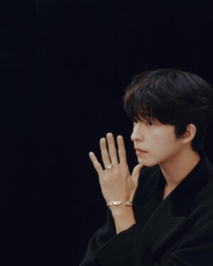 Hong Kyung Instagram - The first truly sustainable
collection meets pavé diamonds.
@prada #PradaFineJewerly #광고