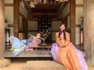 Hong Seo-hee Instagram - #
웃으면 복이 와요🤍
윤옥 올림🫶🏻
#❤️ #Happiness #Lucky