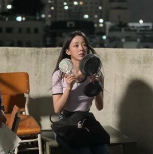 Hong Seo-hee Instagram - 🍀
8월의 싱그러웠던 안나.
이제 곧 만나.
오늘 밤9:50
#kbs #drama #prism