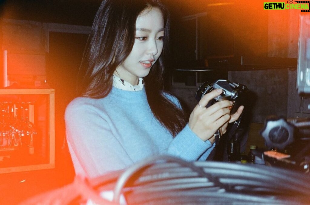 Hong Seo-hee Instagram - 🦋 함감독님이 현장에서 찍어주신 '지원이' 인생샷 #Happy #Memory #🤍 #tvN #목소리를구분하는방법