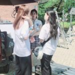 Hong Seo-hee Instagram – 🌿.
유난히 더웠던 촬영날.
땀으로 샤워🥲
그래도 행복😘
#netflix #drama #촬영 #안나라수마나라 #배우 #홍서희 #❤️