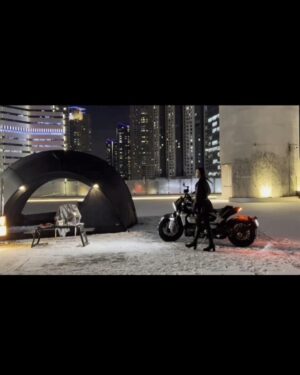 Hong Seo-hee Instagram - 🤍
춥다..오토바이..재미써따...❄️