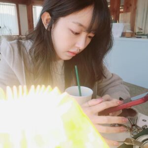 Hong Seo-hee Instagram - 🪵
2023.01.28