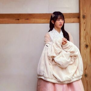 Hong Seo-hee Instagram - 🐰
2023年01月22日
검은 토끼해 새해 복 많이 받으세요🤍
저와 함께해 주시는 모든 분들이 올 한 해 두 마리 토끼 모두 잡는 풍요로운 한 해가 되시기를 응원하고 염원하겠습니다🤍
.
.
.
#2023 #계묘년 #새해 #🐰 #럭키몬스터엔터테인먼트 #반가의한복 #이희종대표님 #감사합니다