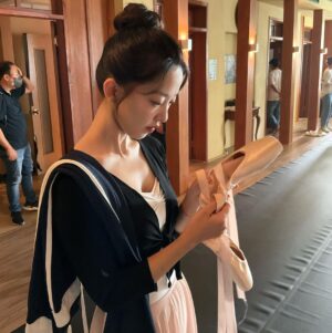 Hong Seo-hee Instagram - 🍀
8월의 싱그러웠던 안나.
이제 곧 만나.
오늘 밤9:50
#kbs #drama #prism